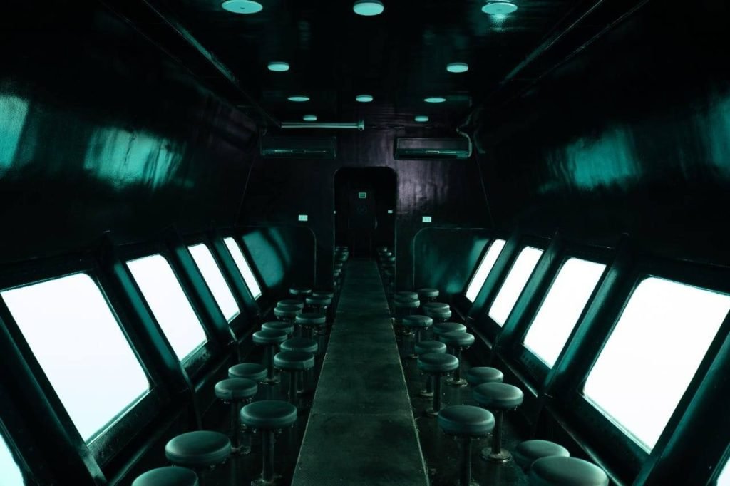 Viewing windows and seats in the Panorama cabin below the waterline