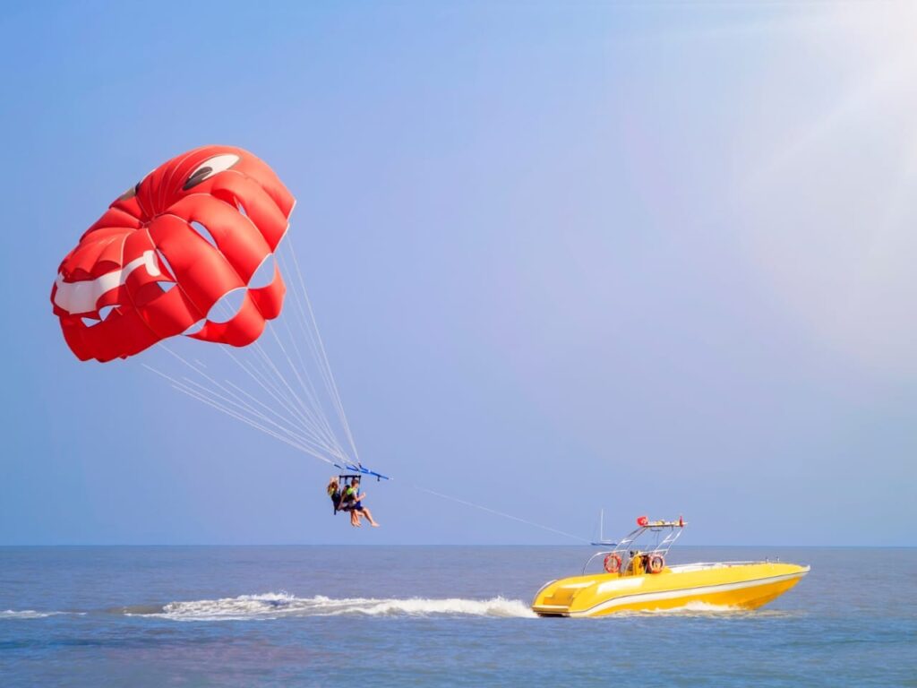 Panorama Semi Submarine Parasailing Hurghada