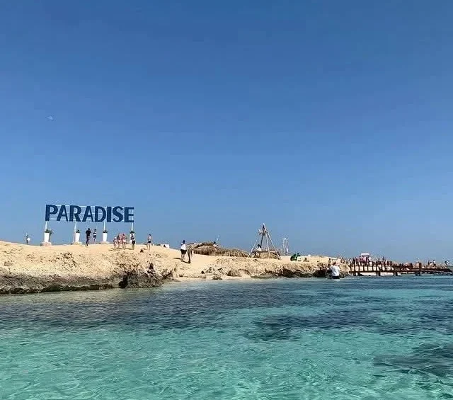 Paradise Island shoreline for the Orange Bay vs Paradise Island comparison