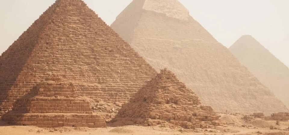 cairo day trip from hurghada pyramids