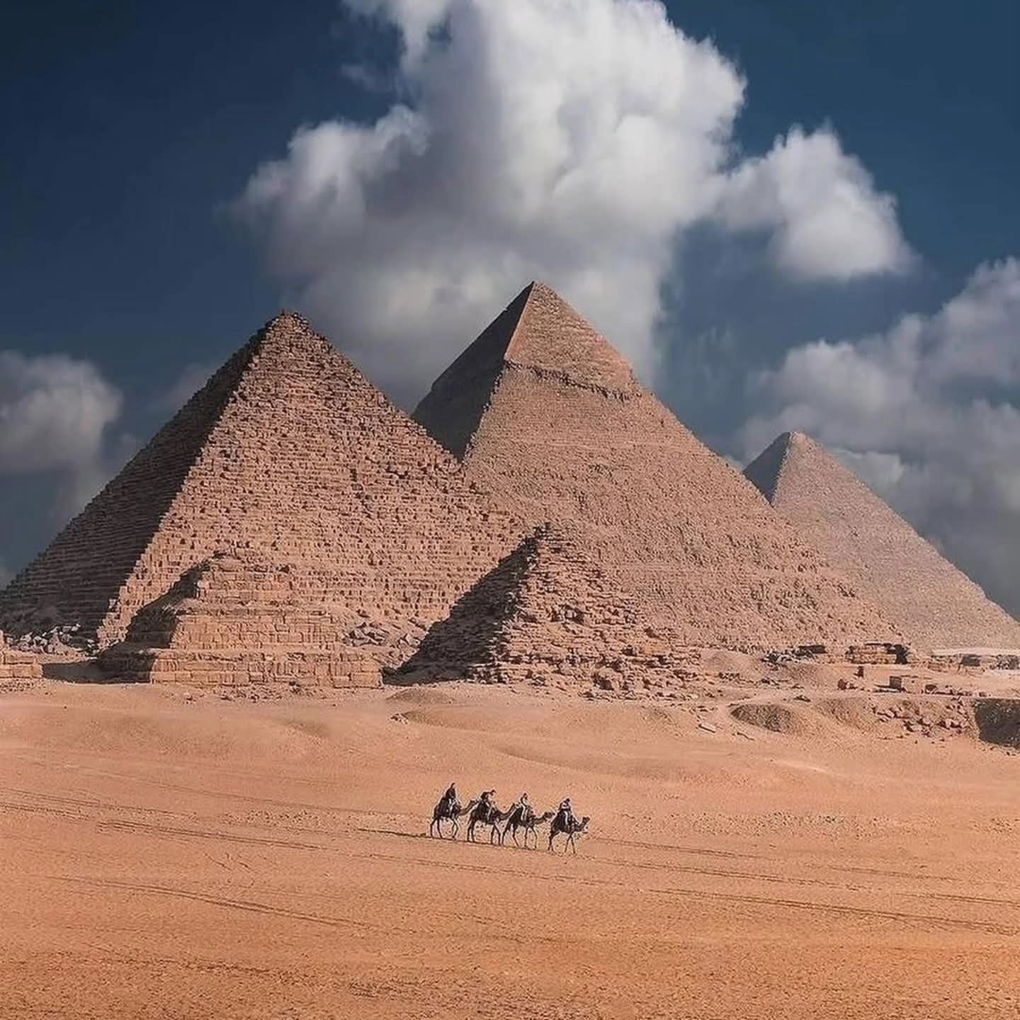Giza Pyramids sightseeing during Hurghada Weather in February