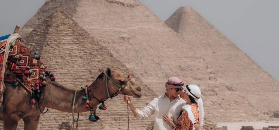 giza pyramids cairo egypt tourists