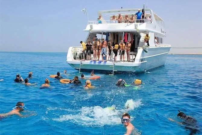 Hurghada boat trip during Hurghada Weather in February