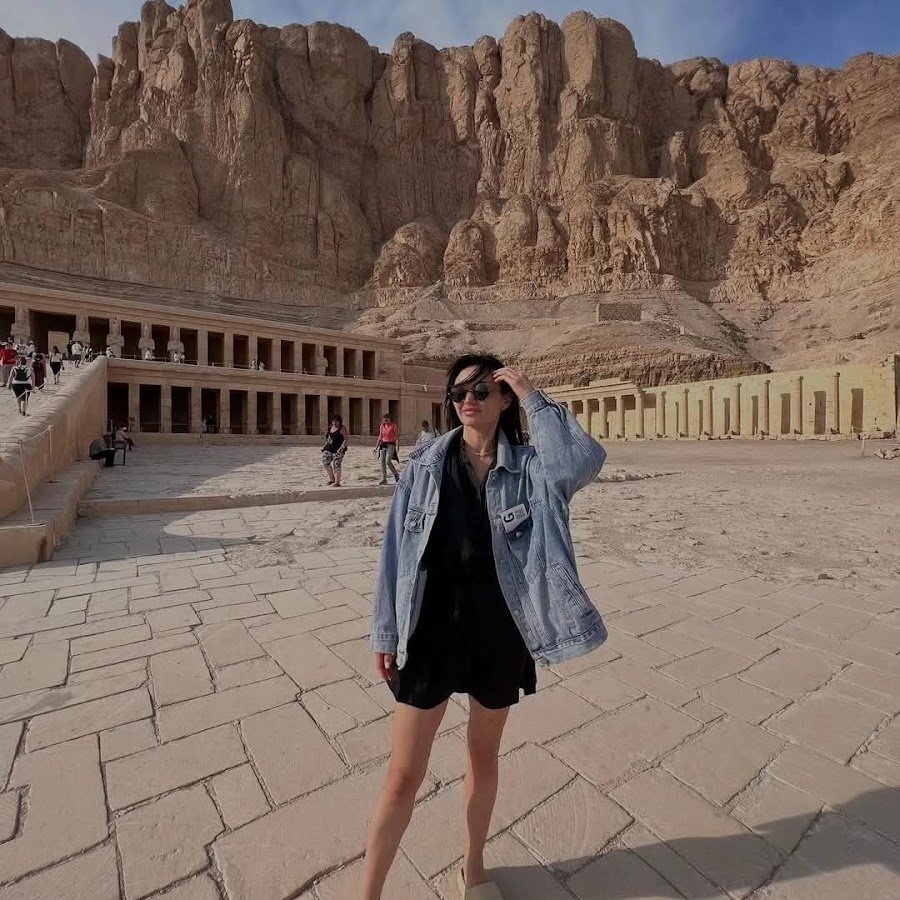 Visiteur au temple d’Hatchepsout à Louxor