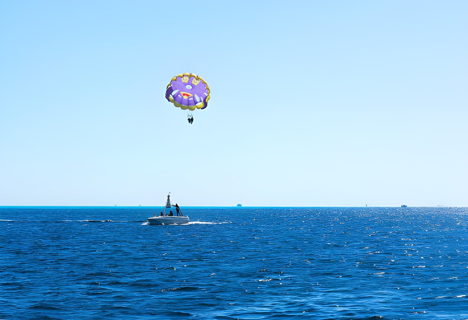 Parachute ascensionnel à Hurghada pendant une sortie en bateau