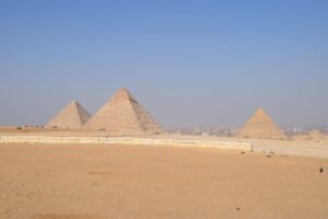 Cairo Day Trip from Hurghada by Mini Bus – Egyptian Museum & Pyramids