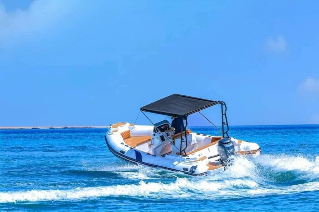 Hurghada mit Kindern – privates Speedboot auf dem Roten Meer