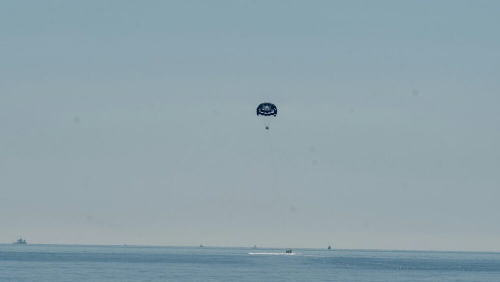 Parasailing Hurghada 2026 über ruhigem Meer