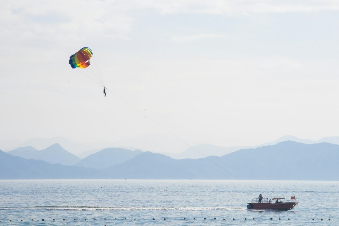 Bateau et voile de parachute ascensionnel à Hurghada
