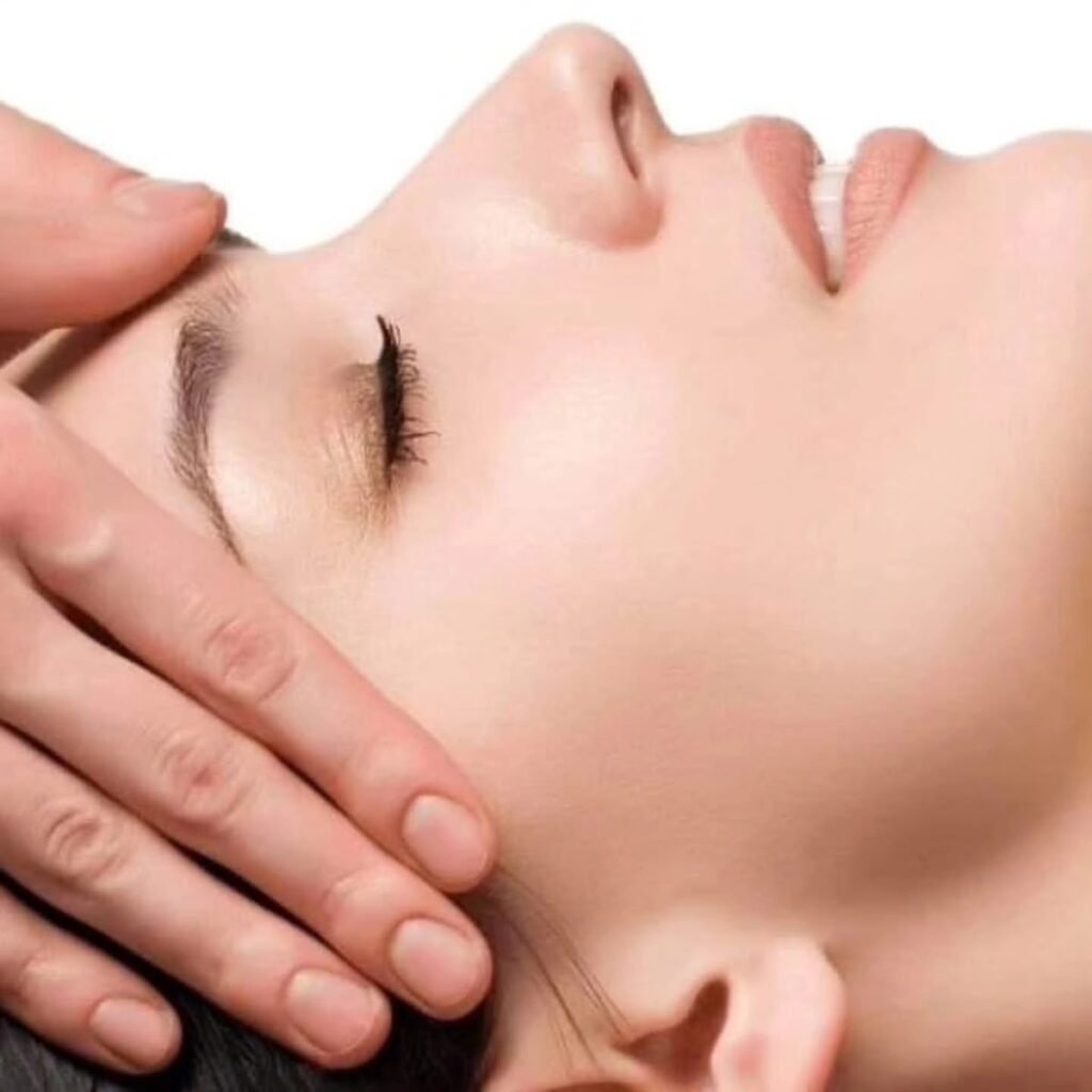 Gesichtsmassage als Beispiel einer nicht im Cleopatra-Grundpaket aufgeführten Anwendung
